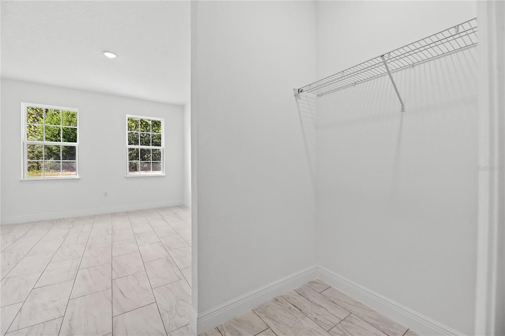 En Venta: $305,000 (4 camas, 3 baños, 1827 Pies cuadrados)