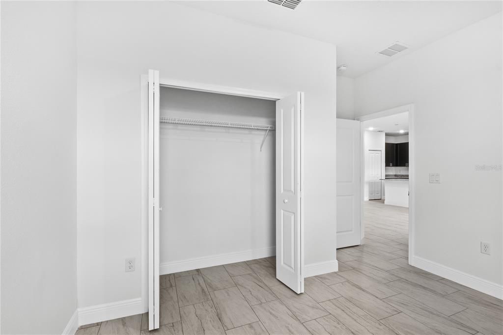 En Venta: $305,000 (4 camas, 3 baños, 1827 Pies cuadrados)
