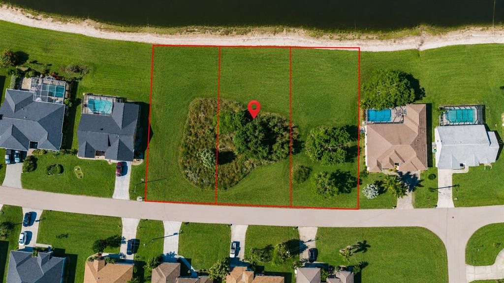 На продажу: $85,000 (0.22 acres)