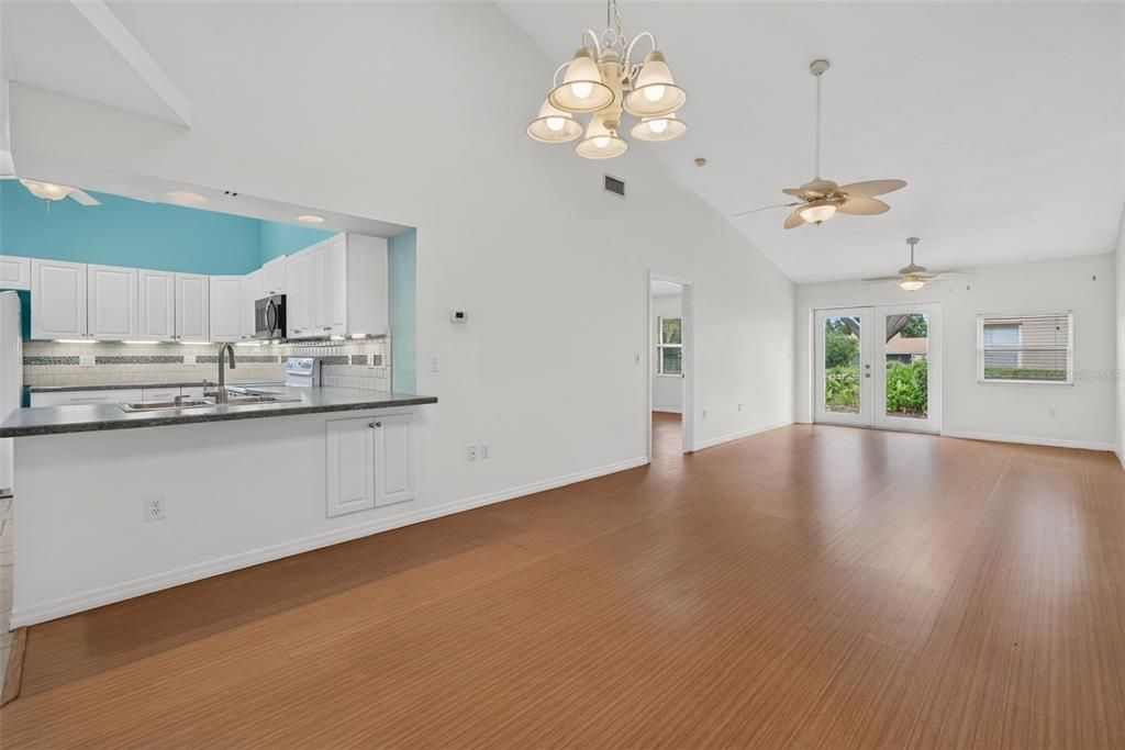 En Venta: $269,000 (2 camas, 2 baños, 1141 Pies cuadrados)