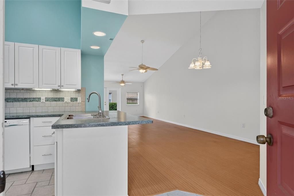 En Venta: $269,000 (2 camas, 2 baños, 1141 Pies cuadrados)