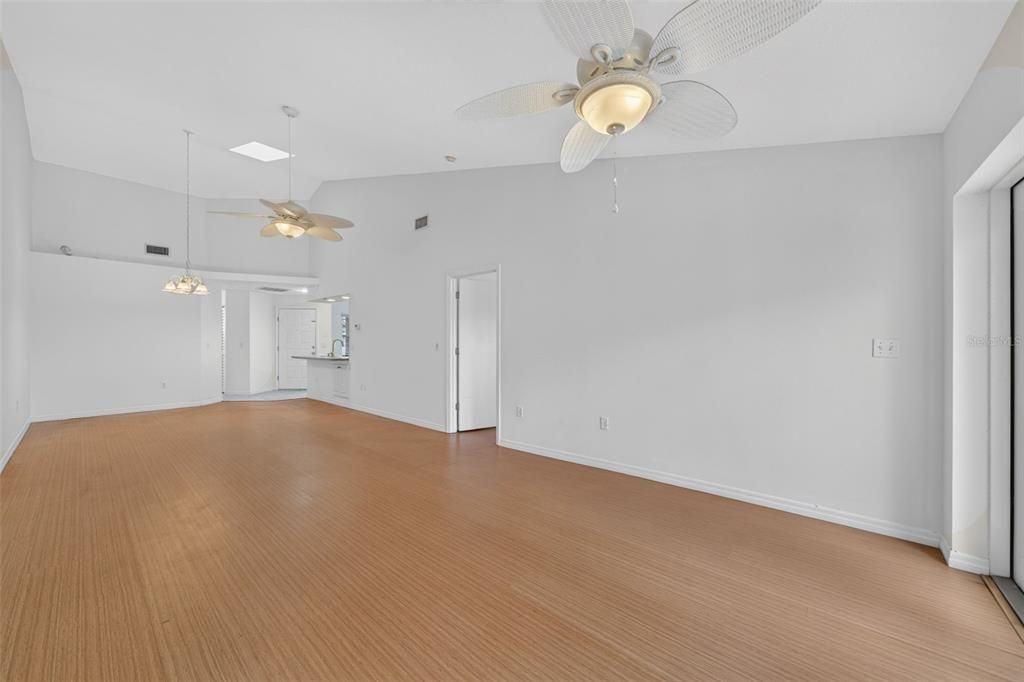 En Venta: $269,000 (2 camas, 2 baños, 1141 Pies cuadrados)