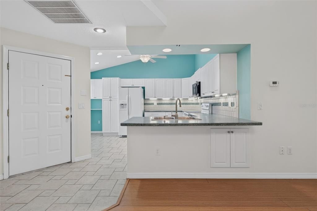 En Venta: $269,000 (2 camas, 2 baños, 1141 Pies cuadrados)