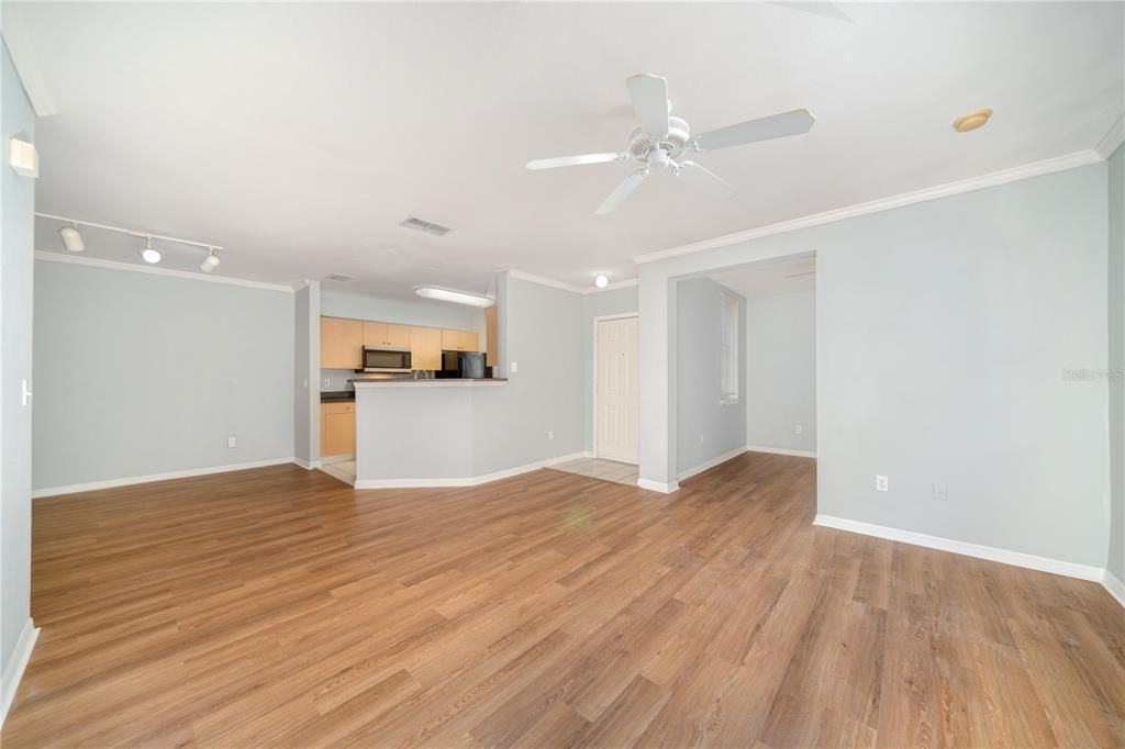 En Venta: $279,000 (1 camas, 1 baños, 1057 Pies cuadrados)