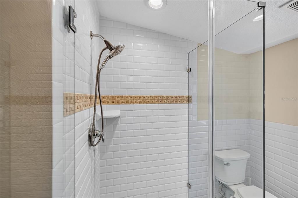 Activo con contrato: $750,000 (3 camas, 3 baños, 1926 Pies cuadrados)