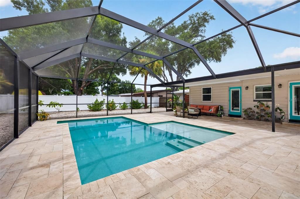 Activo con contrato: $750,000 (3 camas, 3 baños, 1926 Pies cuadrados)