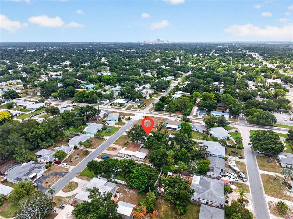 Activo con contrato: $750,000 (3 camas, 3 baños, 1926 Pies cuadrados)
