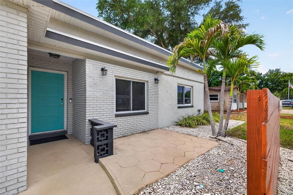 Activo con contrato: $750,000 (3 camas, 3 baños, 1926 Pies cuadrados)