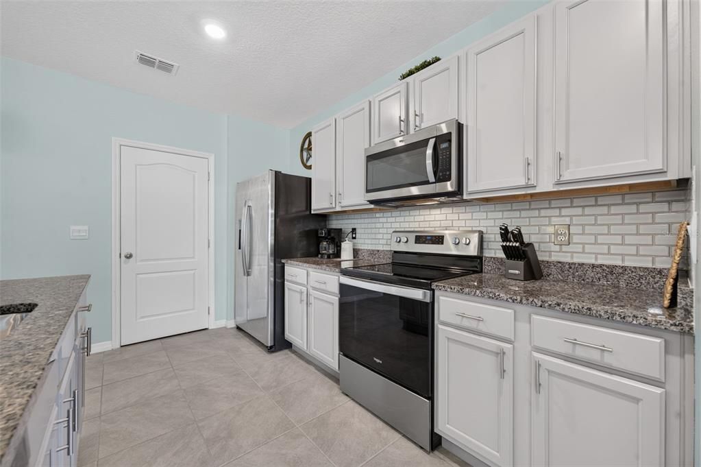 For Sale: $394,500 (3 beds, 2 baths, 1651 Square Feet)