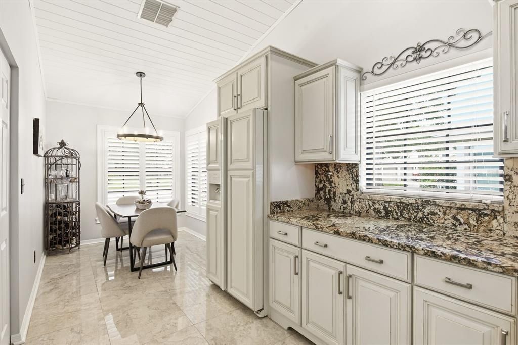 For Sale: $445,000 (2 beds, 2 baths, 1375 Square Feet)