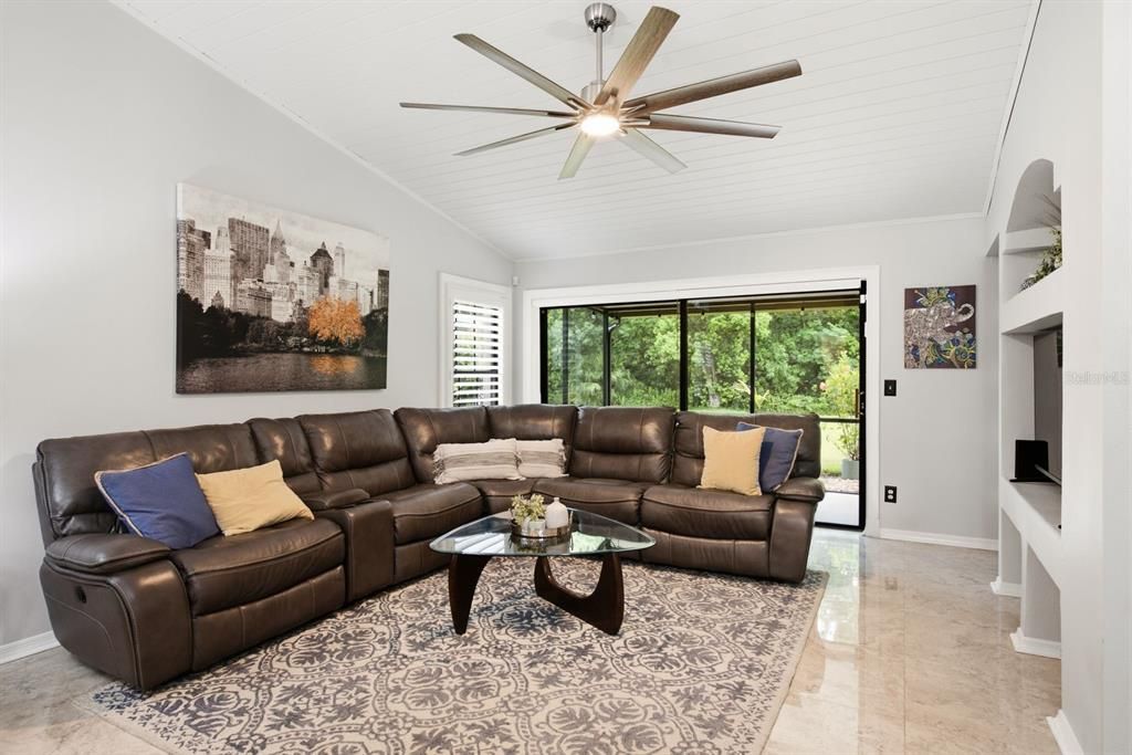 For Sale: $445,000 (2 beds, 2 baths, 1375 Square Feet)