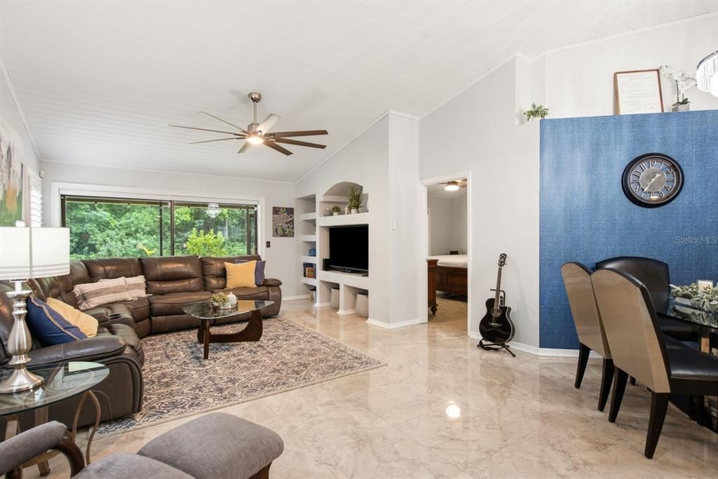 For Sale: $445,000 (2 beds, 2 baths, 1375 Square Feet)