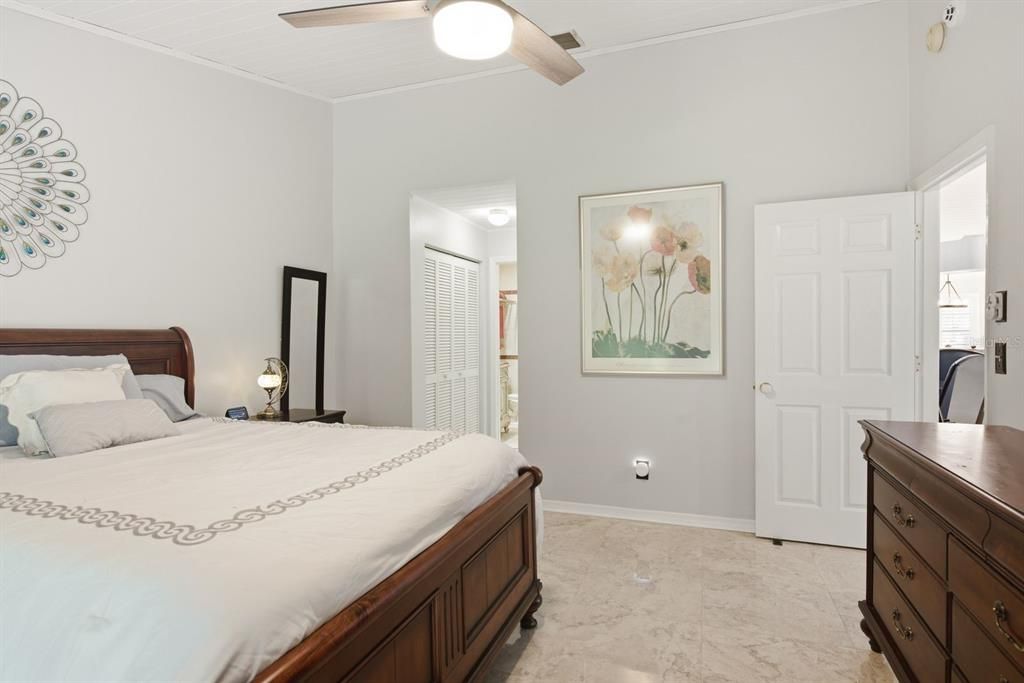 For Sale: $445,000 (2 beds, 2 baths, 1375 Square Feet)