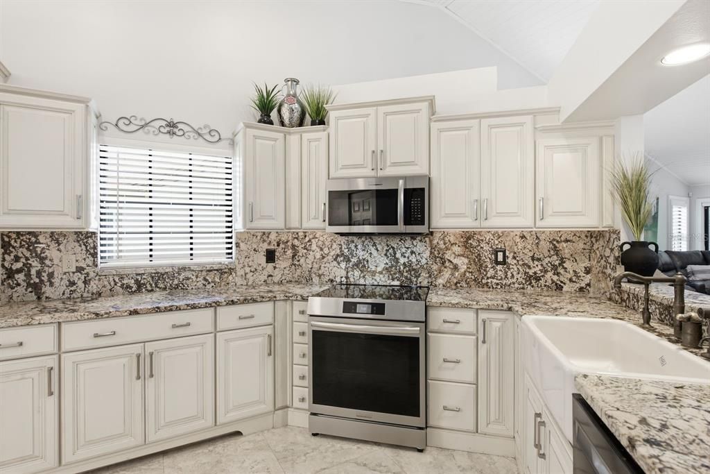For Sale: $445,000 (2 beds, 2 baths, 1375 Square Feet)