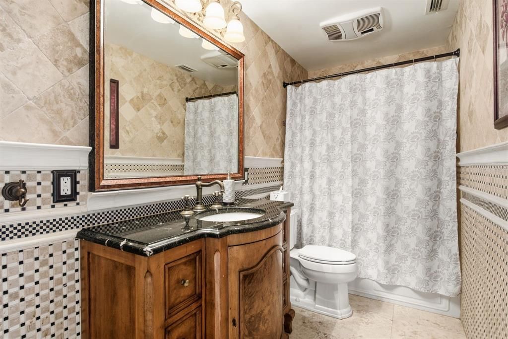 For Sale: $445,000 (2 beds, 2 baths, 1375 Square Feet)