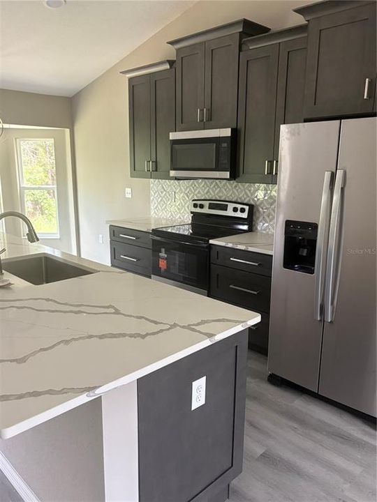 En Venta: $449,900 (3 camas, 2 baños, 1800 Pies cuadrados)