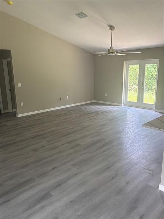 En Venta: $449,900 (3 camas, 2 baños, 1800 Pies cuadrados)
