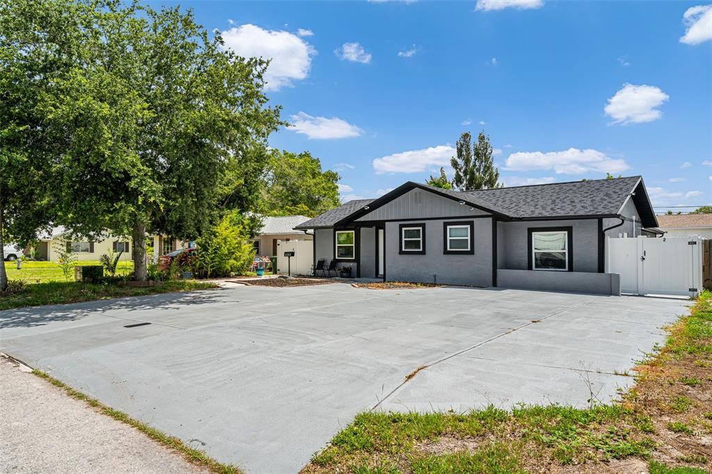 For Sale: $735,000 (5 beds, 5 baths, 1983 Square Feet)