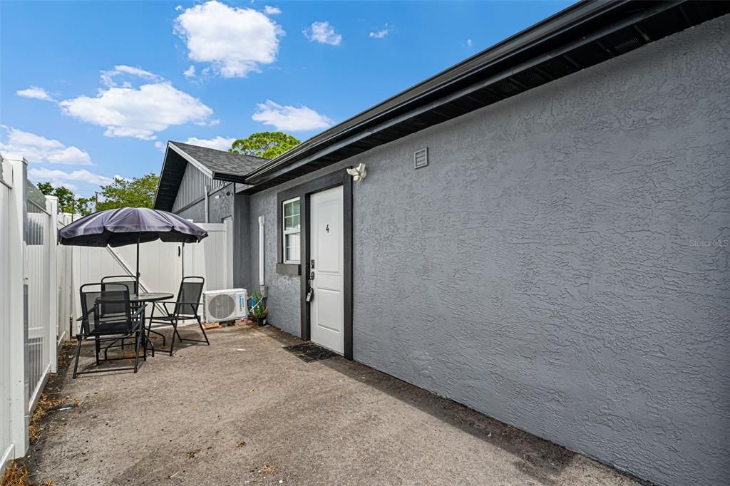 For Sale: $735,000 (5 beds, 5 baths, 1983 Square Feet)