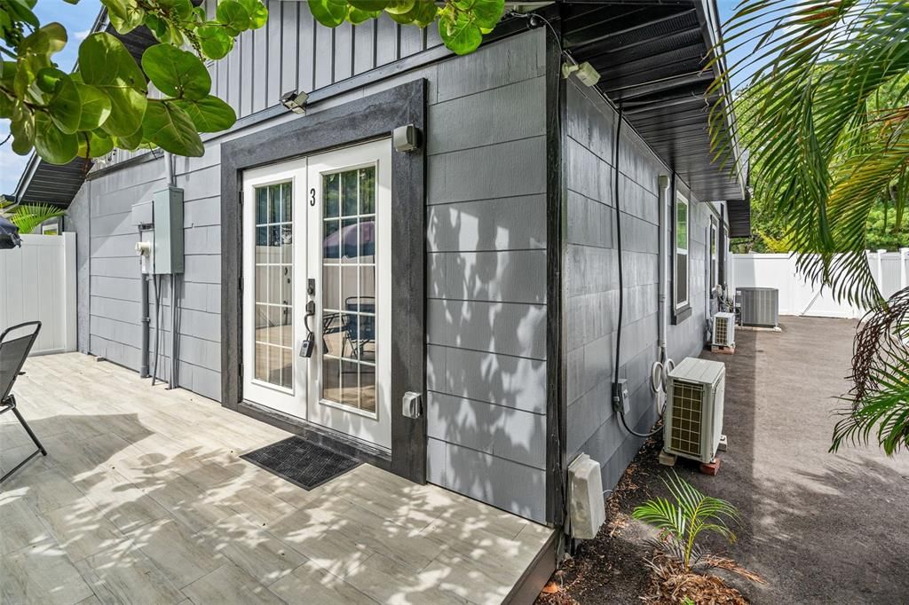 For Sale: $735,000 (5 beds, 5 baths, 1983 Square Feet)