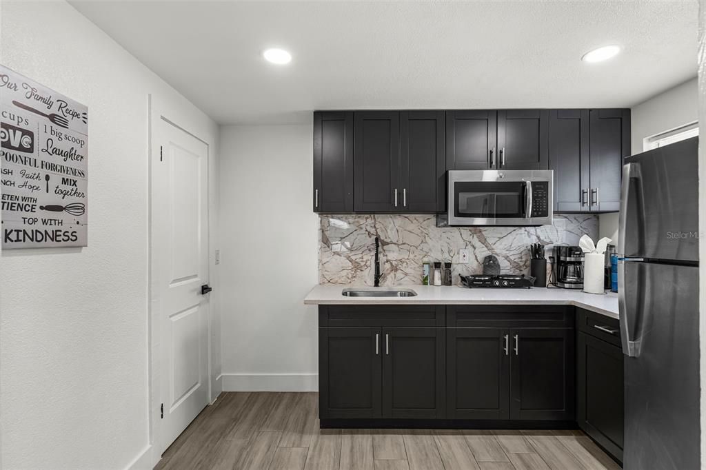 For Sale: $735,000 (5 beds, 5 baths, 1983 Square Feet)