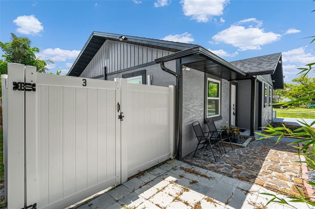 For Sale: $735,000 (5 beds, 5 baths, 1983 Square Feet)