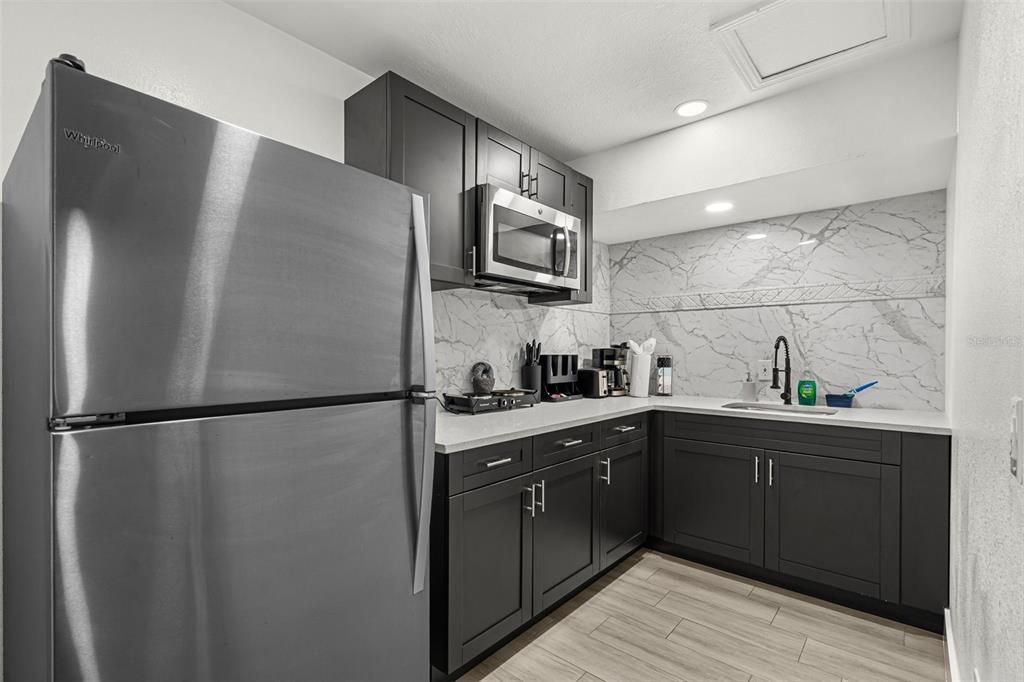 For Sale: $735,000 (5 beds, 5 baths, 1983 Square Feet)