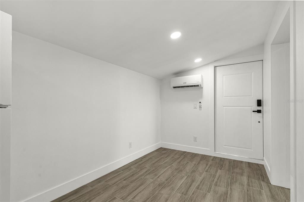 For Sale: $735,000 (5 beds, 5 baths, 1983 Square Feet)