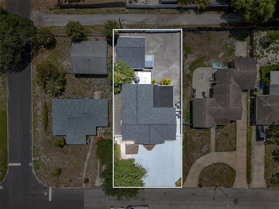 For Sale: $735,000 (5 beds, 5 baths, 1983 Square Feet)
