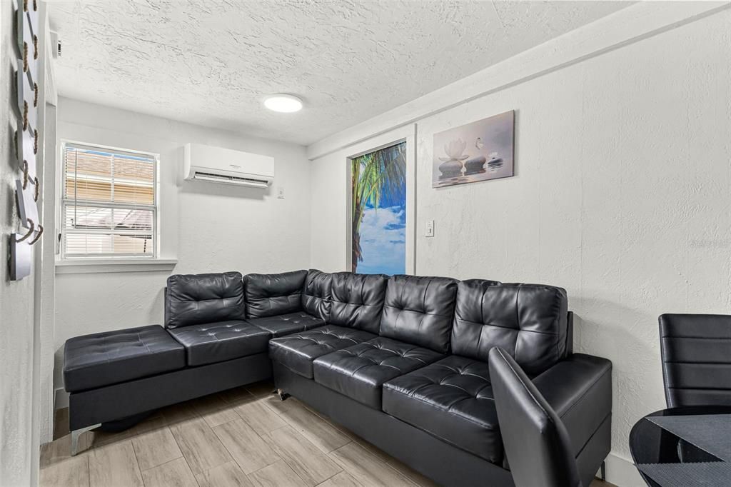 For Sale: $735,000 (5 beds, 5 baths, 1983 Square Feet)