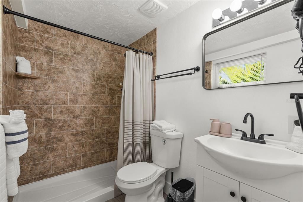 For Sale: $735,000 (5 beds, 5 baths, 1983 Square Feet)