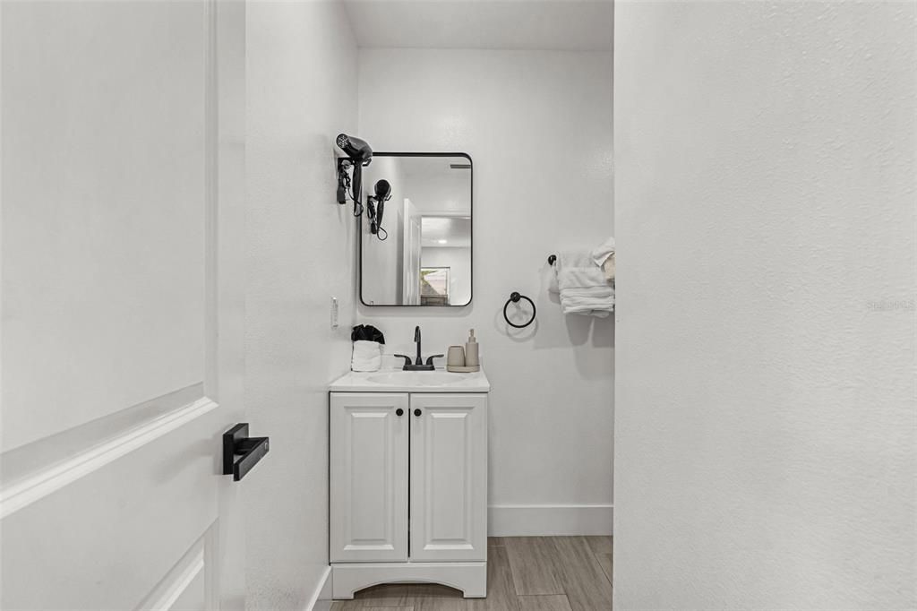 For Sale: $735,000 (5 beds, 5 baths, 1983 Square Feet)