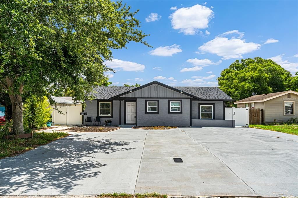 For Sale: $735,000 (5 beds, 5 baths, 1983 Square Feet)