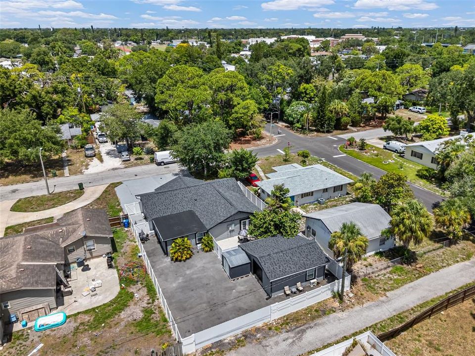 For Sale: $735,000 (5 beds, 5 baths, 1983 Square Feet)