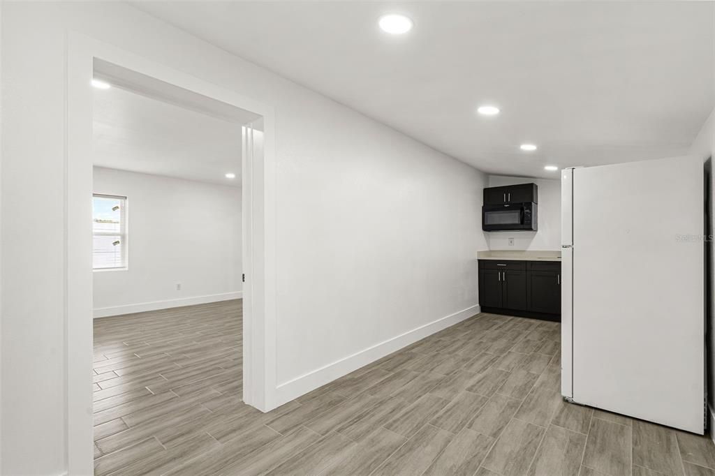 For Sale: $735,000 (5 beds, 5 baths, 1983 Square Feet)