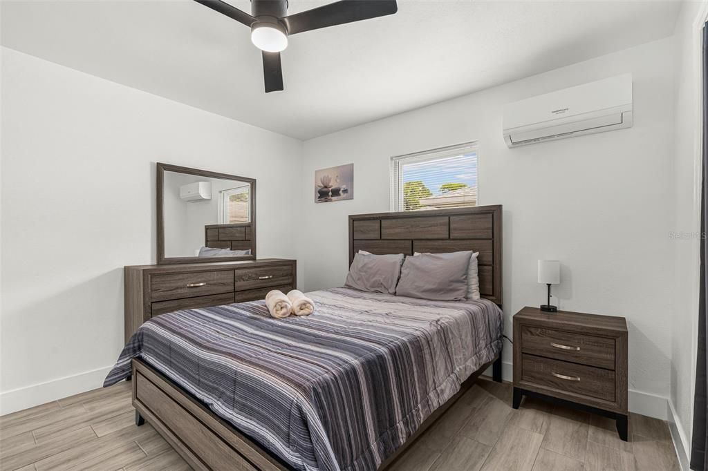 For Sale: $735,000 (5 beds, 5 baths, 1983 Square Feet)