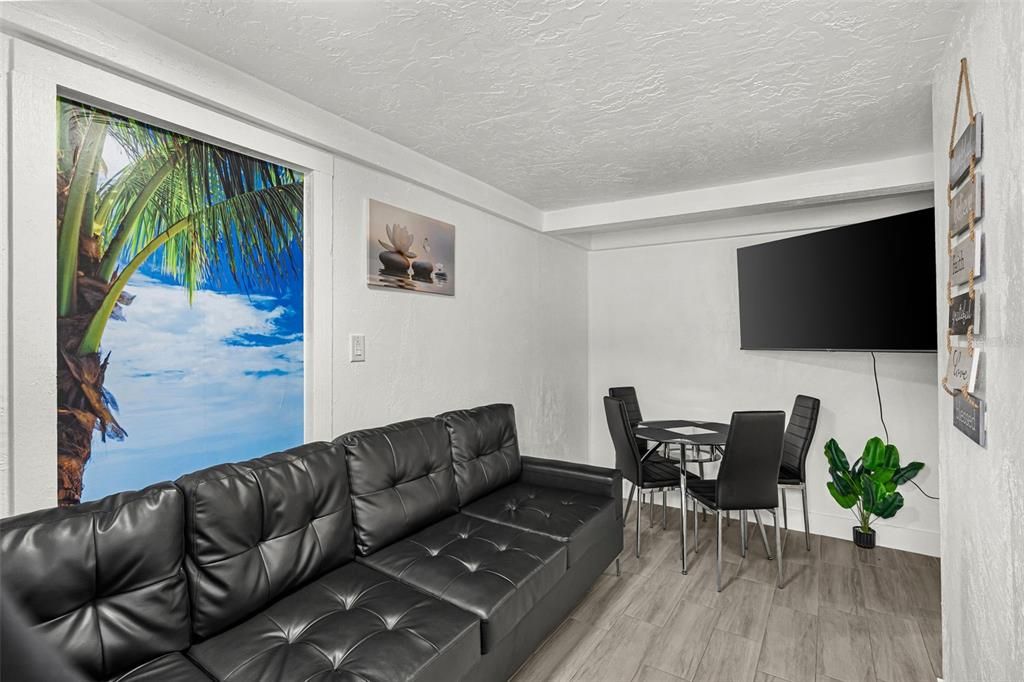 For Sale: $735,000 (5 beds, 5 baths, 1983 Square Feet)