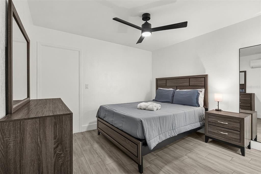 For Sale: $735,000 (5 beds, 5 baths, 1983 Square Feet)