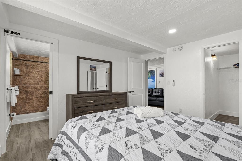 For Sale: $735,000 (5 beds, 5 baths, 1983 Square Feet)