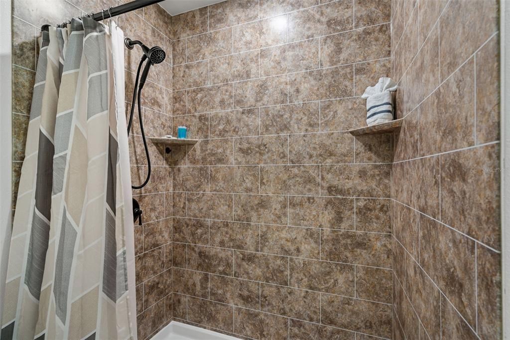 For Sale: $735,000 (5 beds, 5 baths, 1983 Square Feet)