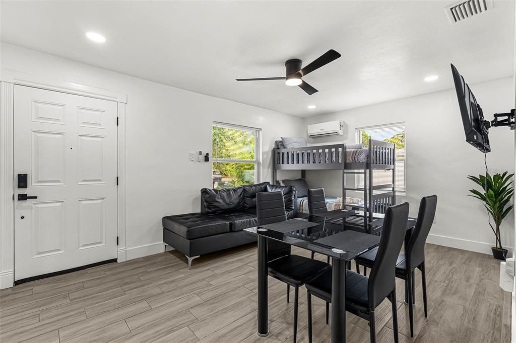 For Sale: $735,000 (5 beds, 5 baths, 1983 Square Feet)