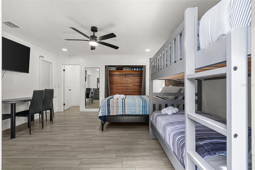 For Sale: $735,000 (5 beds, 5 baths, 1983 Square Feet)