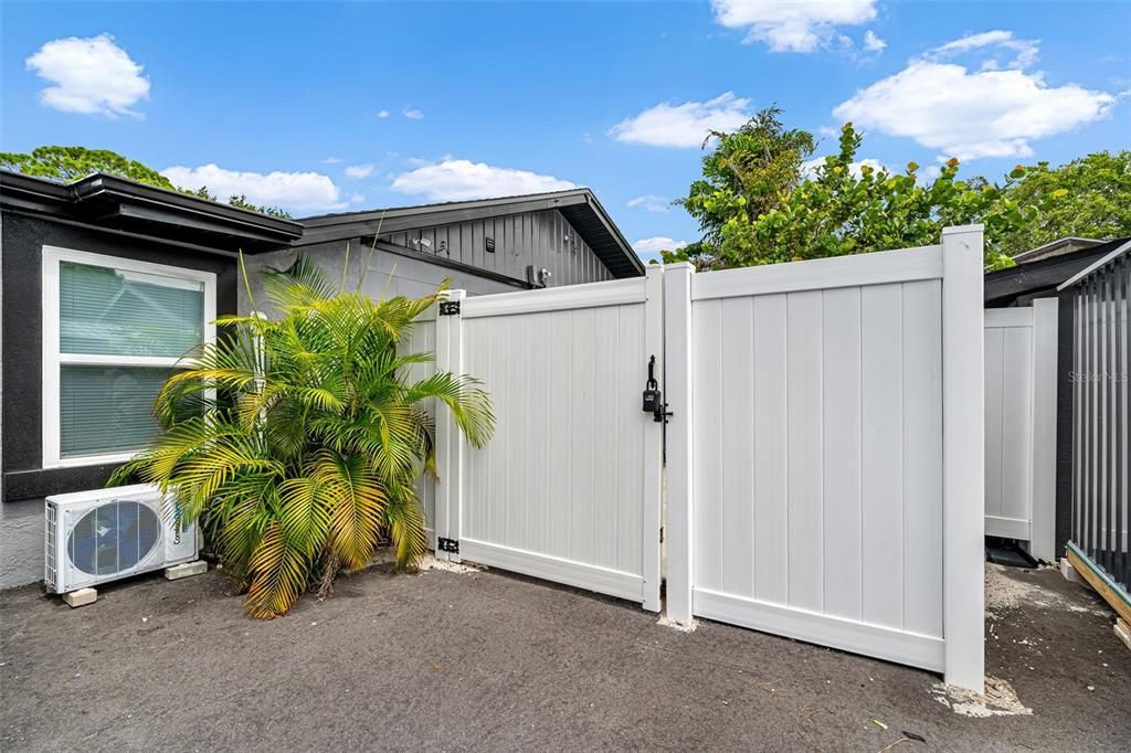 For Sale: $735,000 (5 beds, 5 baths, 1983 Square Feet)