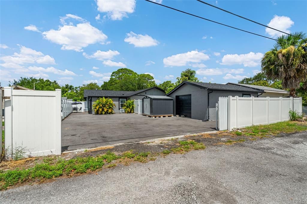 For Sale: $735,000 (5 beds, 5 baths, 1983 Square Feet)
