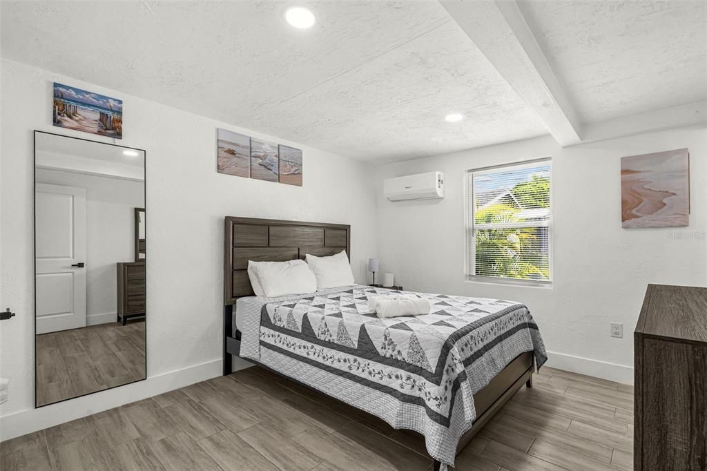 For Sale: $735,000 (5 beds, 5 baths, 1983 Square Feet)