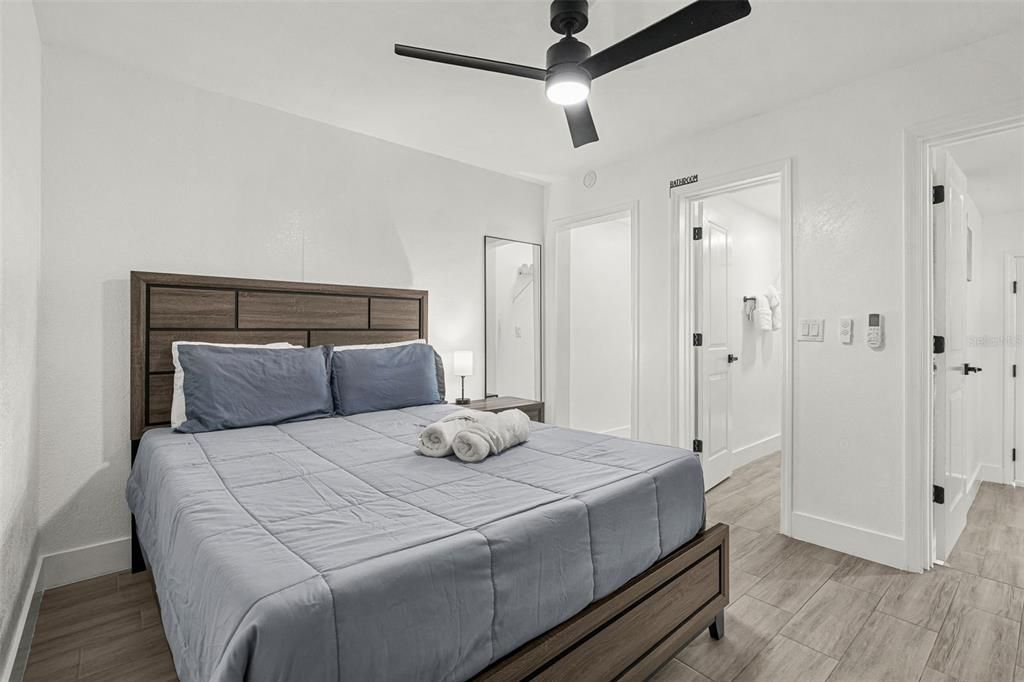 For Sale: $735,000 (5 beds, 5 baths, 1983 Square Feet)