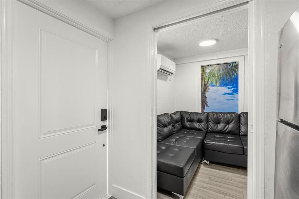For Sale: $735,000 (5 beds, 5 baths, 1983 Square Feet)