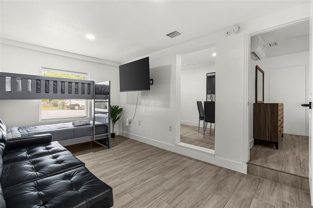 For Sale: $735,000 (5 beds, 5 baths, 1983 Square Feet)