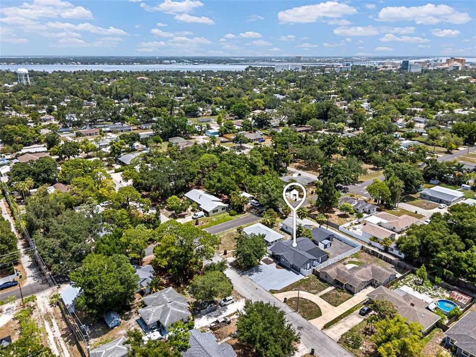 For Sale: $735,000 (5 beds, 5 baths, 1983 Square Feet)