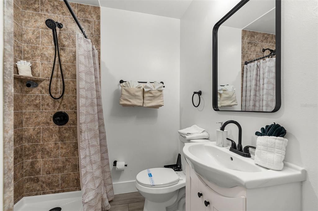For Sale: $735,000 (5 beds, 5 baths, 1983 Square Feet)